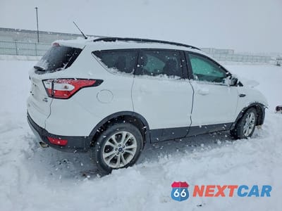 Trzecie zdjęcie samochodu z tyłu: 2018 FORD ESCAPE SE VIN:1FMCU9GD2JUA72936 - miniatura
