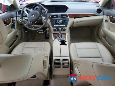 Zdjęcie 8 z 13 samochodu: 2013 MERCEDES-BENZ C 250 VIN:WDDGF4HB0DR256544 - miniatura
