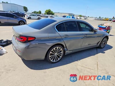 Trzecie zdjęcie samochodu z tyłu: 2021 BMW 530E VIN:WBA13AG01MCG44232 - miniatura