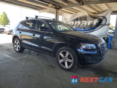 Czwarte zdjęcie samochodu z boku: 2012 AUDI Q5 PREMIUM PLUS VIN:WA1LFAFPXCA002109 - miniatura