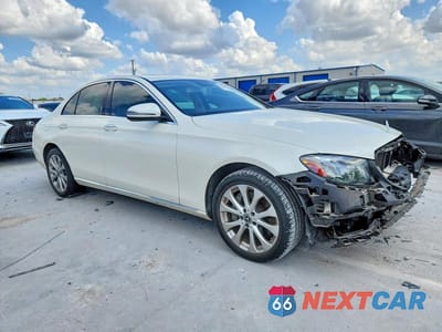 Czwarte zdjęcie samochodu z boku: 2017 MERCEDES-BENZ E 300 VIN:WDDZF4JB6HA279902 - miniatura
