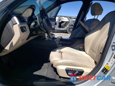 Zdjęcie 7 z 12 samochodu: 2017 BMW 330 XI VIN:WBA8D9C33HA004614 - miniatura
