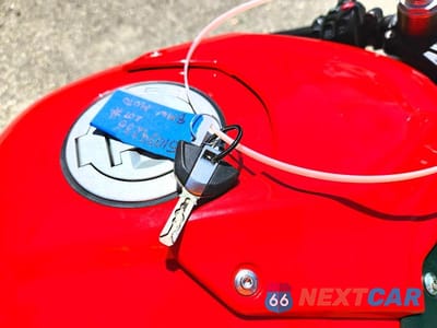 Zdjęcie 8 z 9 samochodu: 2020 BMW S 1000 RR VIN:WB10E2302L6D34461 - miniatura