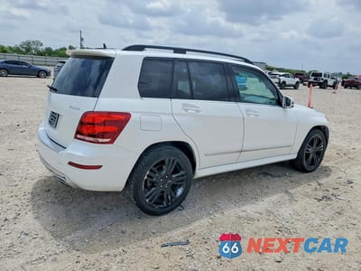 Trzecie zdjęcie samochodu z tyłu: 2015 MERCEDES-BENZ GLK 350 4MATIC VIN:WDCGG8JB3FG387985 - miniatura