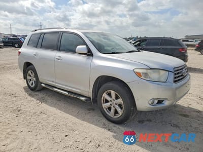 Czwarte zdjęcie samochodu z boku: 2010 TOYOTA HIGHLANDER SE VIN:5TDKK3EH9AS023746 - miniatura