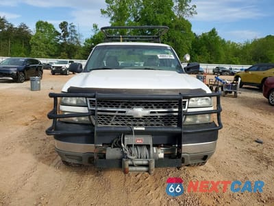 Piąte zdjęcie samochodu w środku: 2005 CHEVROLET SILVERADO K2500 HEAVY DUTY VIN:1GCHK29U45E300424 - miniatura