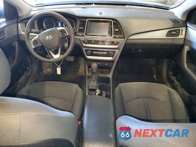 Zdjęcie 8 z 12 samochodu: 2019 HYUNDAI SONATA SE VIN:5NPE24AF2KH780700 - miniatura