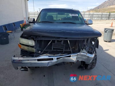 Piąte zdjęcie samochodu w środku: 2001 CHEVROLET SILVERADO K1500 VIN:1GCEK19T01E252161 - miniatura