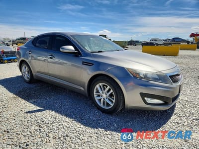 Czwarte zdjęcie samochodu z boku: 2013 KIA OPTIMA LX VIN:5XXGM4A75DG099781 - miniatura