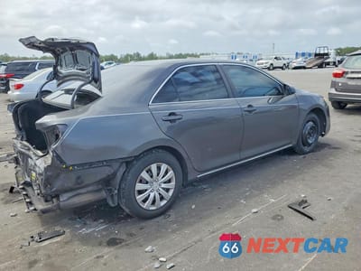 Trzecie zdjęcie samochodu z tyłu: 2013 TOYOTA CAMRY LE VIN:4T1BF1FK5DU221934 - miniatura