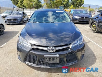 Piąte zdjęcie samochodu w środku: 2016 TOYOTA CAMRY SE VIN:4T1BF1FK1GU193442 - miniatura
