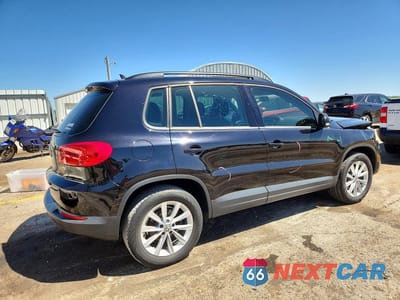 Trzecie zdjęcie samochodu z tyłu: 2018 VOLKSWAGEN TIGUAN LIMITED VIN:WVGAV7AXXJK004181 - miniatura