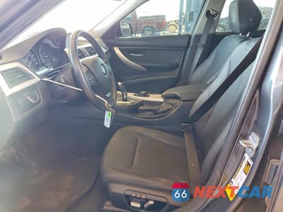 Zdjęcie 7 z 13 samochodu: 2018 BMW 320 I VIN:WBA8E1G58JNU91981 - miniatura