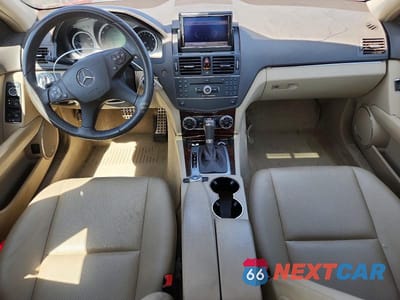 Zdjęcie 8 z 12 samochodu: 2009 MERCEDES-BENZ C 300 4MATIC VIN:WDDGF81X09F255531 - miniatura