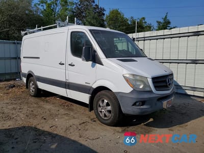 Czwarte zdjęcie samochodu z boku: 2014 MERCEDES BENZ SPRINTER 2500 VIN:WD3PE7DC9E5877703 - miniatura