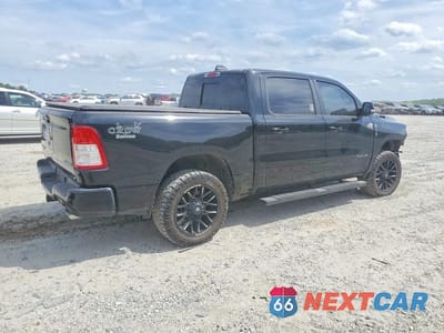 Trzecie zdjęcie samochodu z tyłu: 2021 RAM 1500 VIN:1C6SRFFT9MN788229 - miniatura