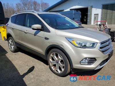 Czwarte zdjęcie samochodu z boku: 2017 FORD ESCAPE TITANIUM VIN:1FMCU9JD4HUD99356 - miniatura