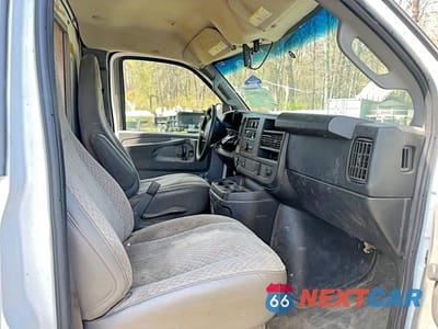 Piąte zdjęcie samochodu w środku: 2017 CHEV EXPRESS G3500 VIN:1GB0GRFF4H1333789 - miniatura