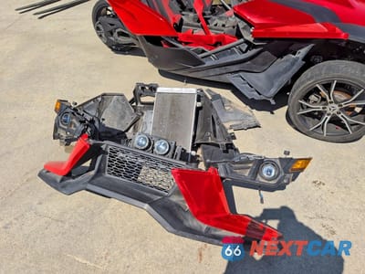 Zdjęcie 9 z 10 samochodu: 2015 POLARIS SLINGSHOT SL VIN:57XAAPFA7F5100531 - miniatura