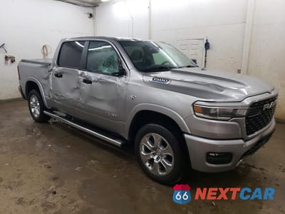 Czwarte zdjęcie samochodu z boku: 2026 RAM 1500 BIG HORN VIN:1C6SRFFT5TN209140 - miniatura