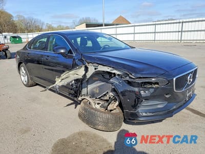 Czwarte zdjęcie samochodu z boku: 2018 VOLVO S90 T5 MOMENTUM VIN:LVY982MK2JP022672 - miniatura