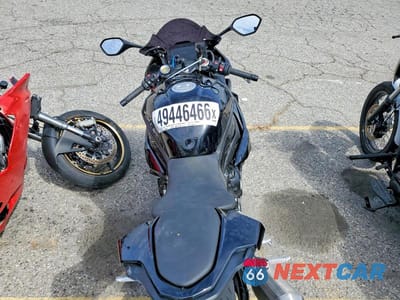 Zdjęcie 6 z 9 samochodu: 2025 BMW S 1000 RR VIN:WB10P230XS6L18840 - miniatura