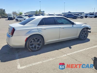 Trzecie zdjęcie samochodu z tyłu: 2022 CHRYSLER 300 S VIN:2C3CCABG7NH236401 - miniatura