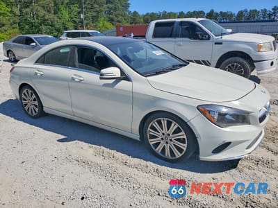 Czwarte zdjęcie samochodu z boku: 2018 MERCEDES-BENZ CLA 250 VIN:WDDSJ4EB8JN528239 - miniatura