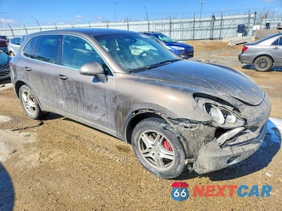 Czwarte zdjęcie samochodu z boku: 2012 PORSCHE CAYENNE VIN:WP1AA2A21CLA00796 - miniatura