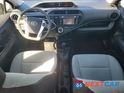 Zdjęcie 8 z 12 samochodu: 2015 TOYOTA PRIUS C ONE VIN:JTDKDTB31F1113092 - miniatura