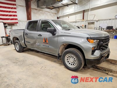 Czwarte zdjęcie samochodu z boku: 2023 CHEVROLET SILVERADO K1500 VIN:2GCUDAED0P1123724 - miniatura