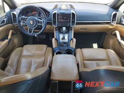 Zdjęcie 8 z 13 samochodu: 2018 PORSCHE CAYENNE VIN:WP1AA2A29JKA06039 - miniatura