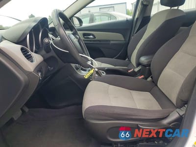 Zdjęcie 7 z 12 samochodu: 2012 CHEVROLET CRUZE LS VIN:1G1PC5SH6C7353627 - miniatura