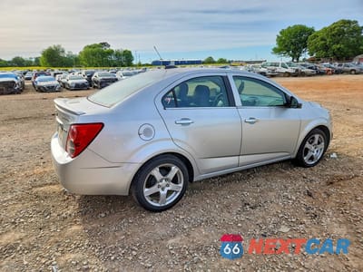 Trzecie zdjęcie samochodu z tyłu: 2015 CHEVROLET SONIC LTZ VIN:1G1JE5SB0F4111014 - miniatura