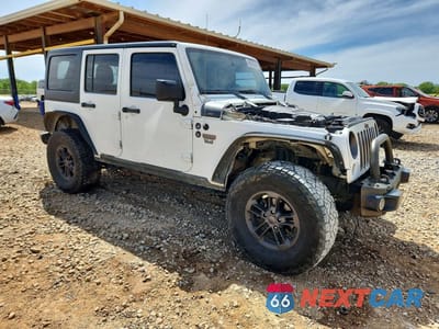 Czwarte zdjęcie samochodu z boku: 2016 JEEP WRANGLER UNLIMITED SAHARA VIN:1C4BJWEG2GL338183 - miniatura