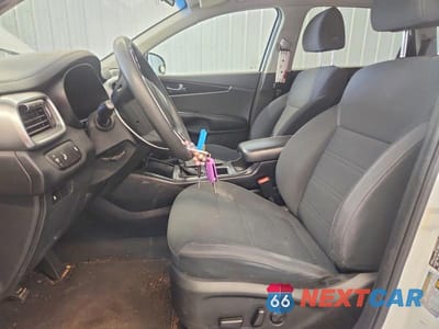 Zdjęcie 7 z 13 samochodu: 2019 KIA SORENTO LX V6 VIN:5XYPG4A59KG512266 - miniatura
