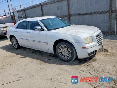 Czwarte zdjęcie samochodu z boku: 2010 CHRYSLER 300 TOURING VIN:2C3CA5CV5AH307146 - miniatura