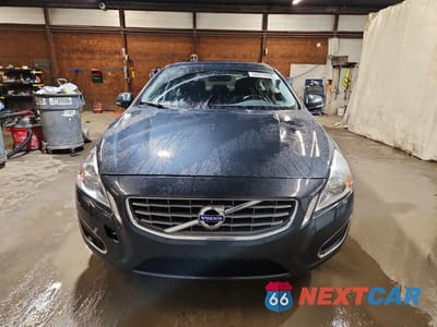 Piąte zdjęcie samochodu w środku: 2013 VOLVO S60 T5 VIN:YV1612FS5D2229550 - miniatura
