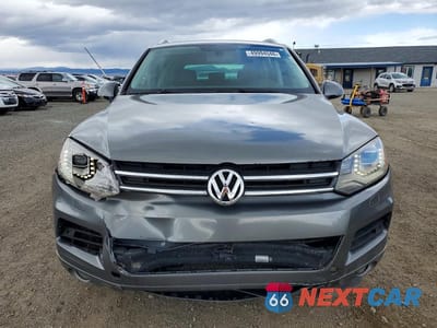 Piąte zdjęcie samochodu w środku: 2011 VOLKSWAGEN TOUAREG V6 VIN:WVGFF9BP3BD002243 - miniatura