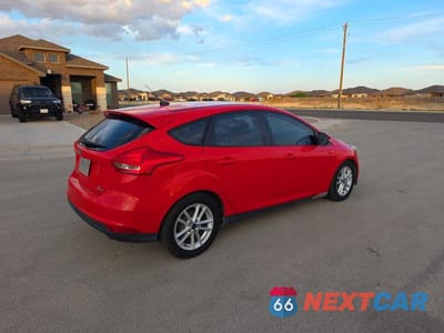 Czwarte zdjęcie samochodu z boku: 2016 FORD FOCUS SE VIN:1FADP3K29GL271005 - miniatura