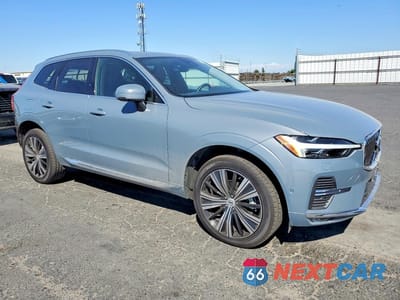 Czwarte zdjęcie samochodu z boku: 2023 VOLVO XC60 PLUS VIN:YV4L12DN3P1254900 - miniatura