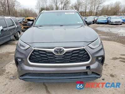 Piąte zdjęcie samochodu w środku: 2021 TOYOTA HIGHLANDER XLE VIN:5TDGZRBH6MS096649 - miniatura