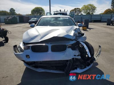 Piąte zdjęcie samochodu w środku: 2018 BMW 320 I VIN:WBA8E1G59JNU92475 - miniatura