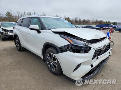 Czwarte zdjęcie samochodu z boku: 2021 TOYOTA HIGHLANDER XLE VIN:5TDHZRBH6MS129699 - miniatura