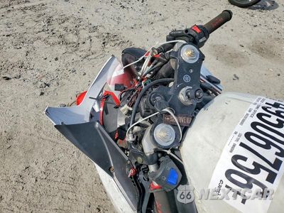 Zdjęcie 7 z 9 samochodu: 2003 YAMAHA YZFR1 VIN:JYARN10E23A010601 - miniatura