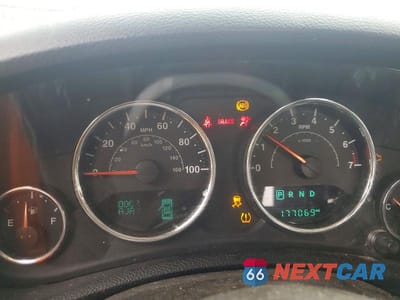 Zdjęcie 9 z 13 samochodu: 2016 JEEP WRANGLER UNLIMITED SPORT VIN:1C4BJWDG5GL342021 - miniatura