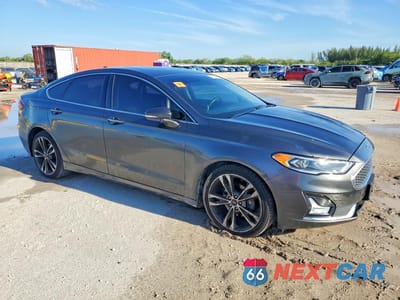 Czwarte zdjęcie samochodu z boku: 2020 FORD FUSION TITANIUM VIN:3FA6P0D93LR115278 - miniatura
