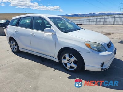 Czwarte zdjęcie samochodu z boku: 2005 TOYOTA COROLLA MATRIX XR VIN:2T1KR30E05C385729 - miniatura