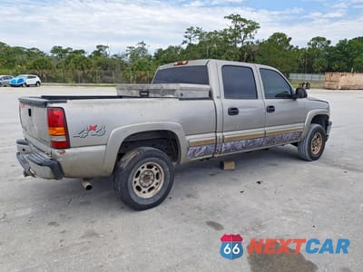 Trzecie zdjęcie samochodu z tyłu: 2002 CHEVROLET SILVERADO K1500 HEAVY DUTY VIN:1GCGK13U92F228091 - miniatura