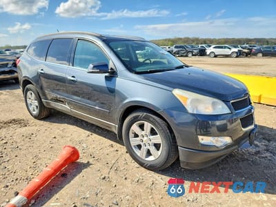 Czwarte zdjęcie samochodu z boku: 2010 CHEVROLET TRAVERSE LT VIN:1GNLVGED3AJ245414 - miniatura